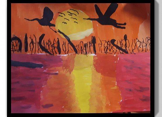 Karolina Formela - praca przedstawia 2 czarne gęsi przelatujace nad czerwoną rzeką. Niebo jest pomarańczowe a w rzece odbija się żółte słónca. Nad rzeką rośnie sitowie