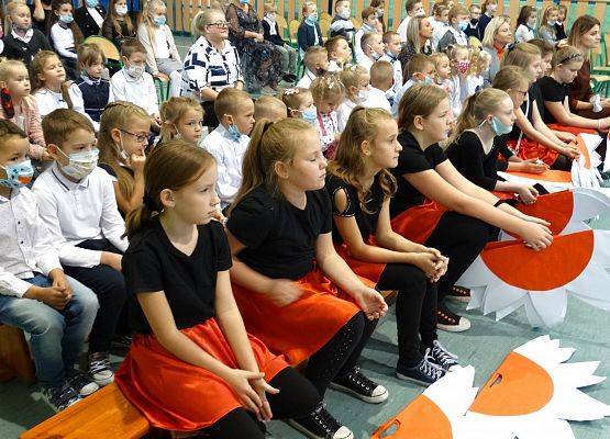 Uroczystości z okazji Dnia Edukacji Narodowej w SP Redkowice, widzowie