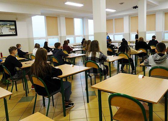 Uczniowie klas ósmych na egzaminach próbnych z języka polskiego.