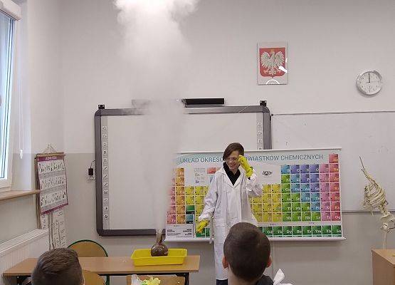 Doświadczenia - lekcja chemii z kasą siódmą.