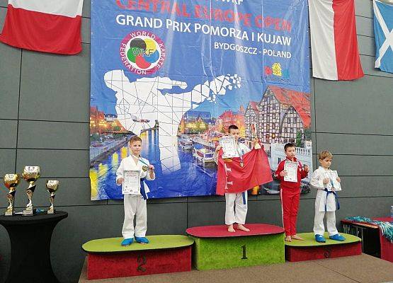 Dekoracja medalowa na Międzynarodowych Mistrzostwach w Karate.