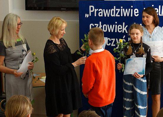 Grafika 15: Uroczyste wręczenie stypendiów