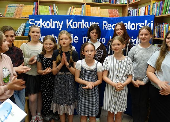 Szkolny konkurs recytatorski w szkole w Redkowicach pod tytułem Poetyckie mydło i powidło