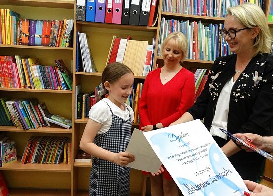 Szkolny konkurs recytatorski w szkole w Redkowicach pod tytułem Poetyckie mydło i powidło