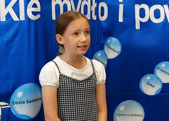 Szkolny konkurs recytatorski w szkole w Redkowicach pod tytułem Poetyckie mydło i powidło