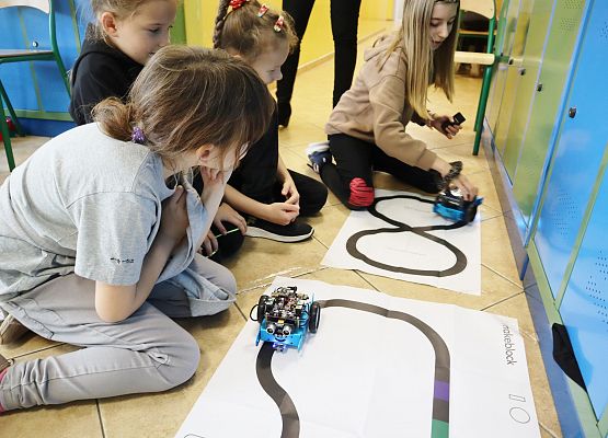 Pokazy robotów dla najmłodszych klas z okazji Code Week 2022