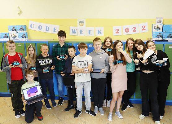 Pokazy robotów dla najmłodszych klas z okazji Code Week 2022, klasa 6