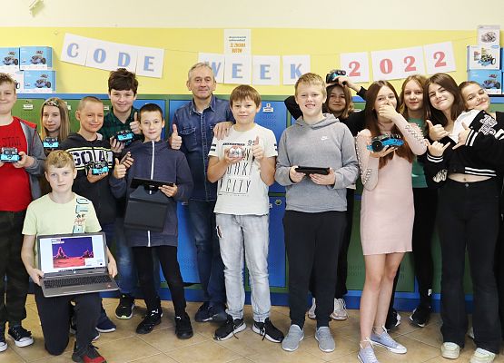 Pokazy robotów dla najmłodszych klas z okazji Code Week 2022 klasa 6