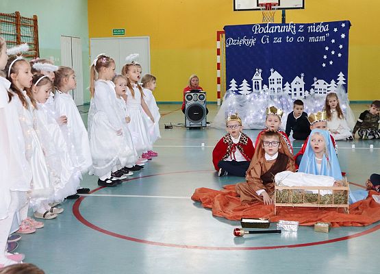 Przedstawienie Jasełek w wykonaniu przedszkolaków w Redkowicach.