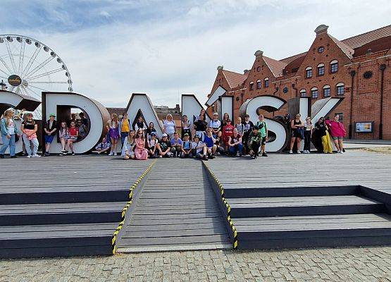 Uczniowie na wycieczce w Gdańsku - zwiedzanie miasta.