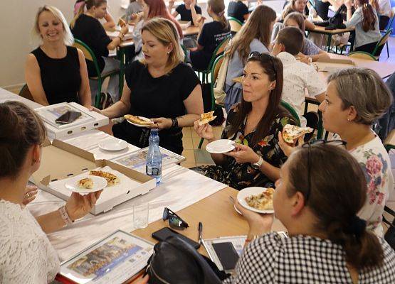 Poczęstunek - pizza dla uczestników forum.