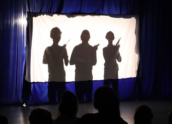 Kiermasz Świąteczny w Redkowicach grudzień 2023 rok, teatr cieni.