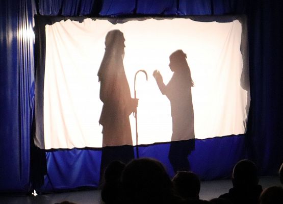 Kiermasz Świąteczny w Redkowicach grudzień 2023 rok. teatr cieni.