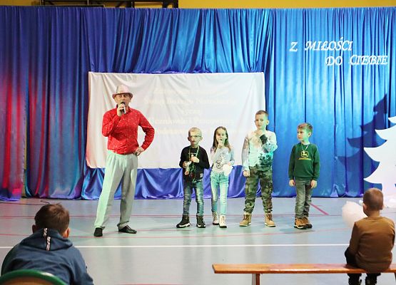 Kiermasz Świąteczny w Redkowicach grudzień 2023 rok, licytacja.