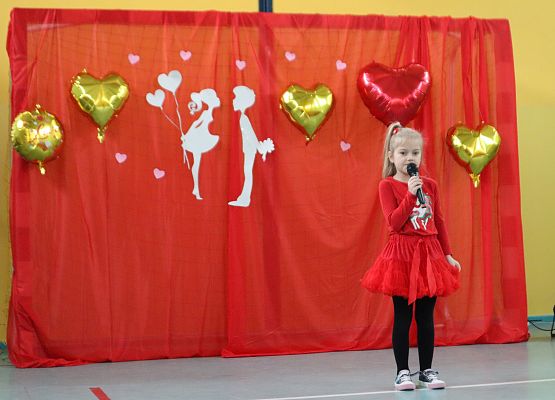 Konkurs Piosenki Miłosnej - występ uczestnika.