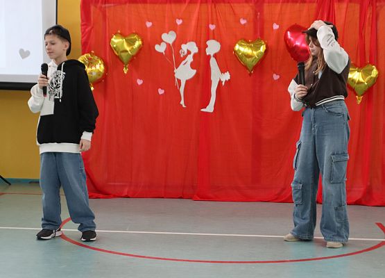 Konkurs Piosenki Miłosnej - występ uczestnika.