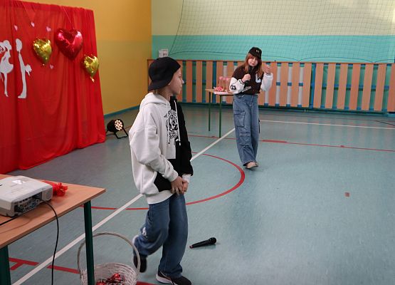 Konkurs Piosenki Miłosnej - występ uczestnika.