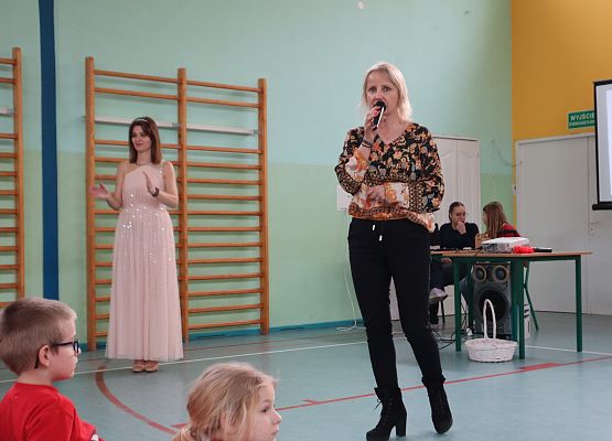 Pani dyrektor Agnieszka Fitowska dziękuje uczestnikom konkursu oraz organizatorowi.