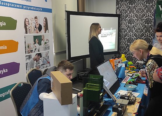 Grafika 2: Nauczyciel też uczeń