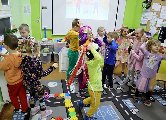 Powitanie wiosny w Szkole Podstawowej w Redkowicach.