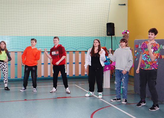 Powitanie wiosny w Szkole Podstawowej w Redkowicach.