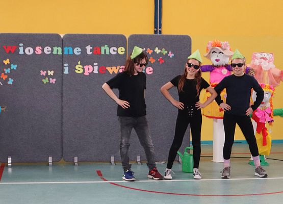 Powitanie wiosny w Szkole Podstawowej w Redkowicach.