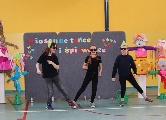 Powitanie wiosny w Szkole Podstawowej w Redkowicach.