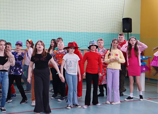 Powitanie wiosny w Szkole Podstawowej w Redkowicach.