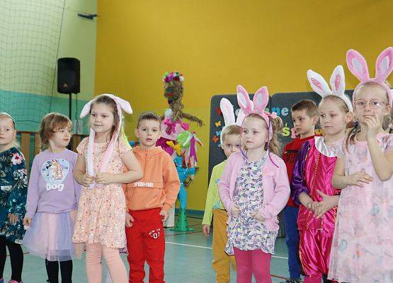 Powitanie wiosny w Szkole Podstawowej w Redkowicach.