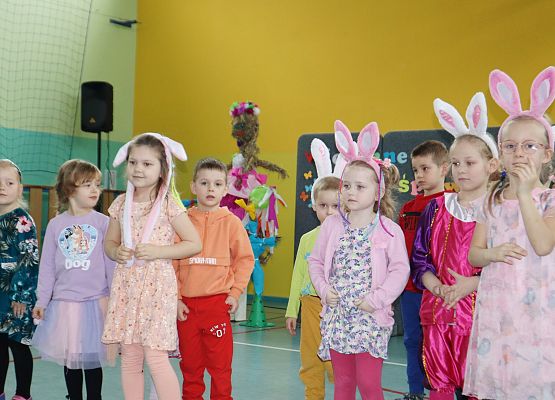Powitanie wiosny w Szkole Podstawowej w Redkowicach.