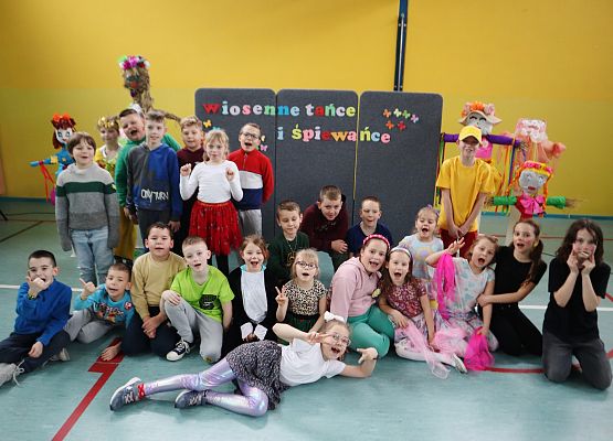 Powitanie wiosny w Szkole Podstawowej w Redkowicach.