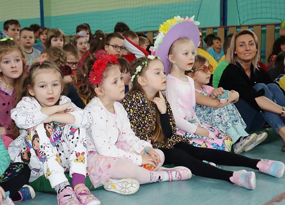 Powitanie wiosny w Szkole Podstawowej w Redkowicach.