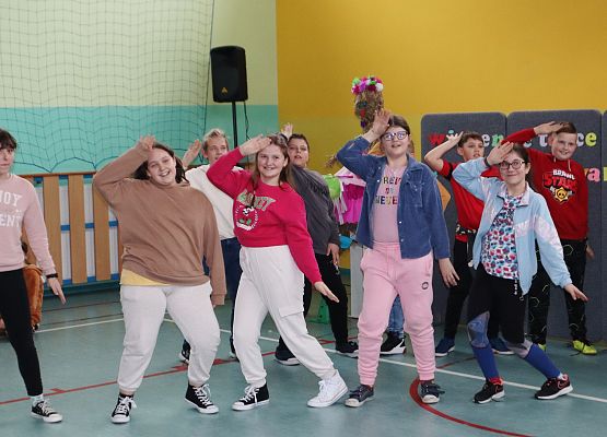 Powitanie wiosny w Szkole Podstawowej w Redkowicach.