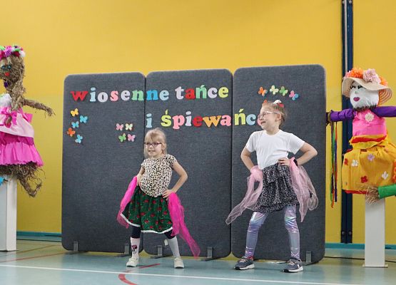 Powitanie wiosny w Szkole Podstawowej w Redkowicach.