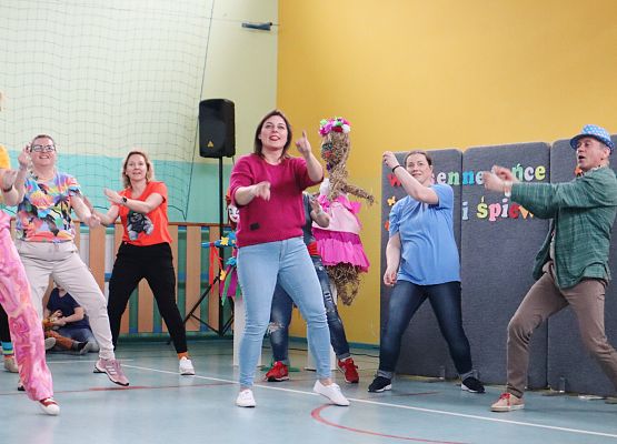 Powitanie wiosny w Szkole Podstawowej w Redkowicach.