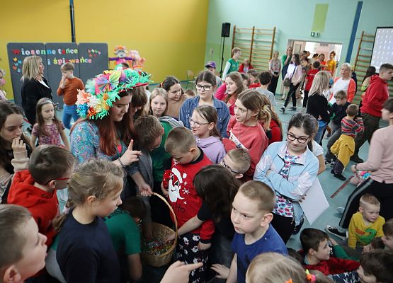 Powitanie wiosny w Szkole Podstawowej w Redkowicach.
