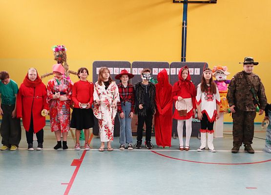 Powitanie wiosny w Szkole Podstawowej w Redkowicach.