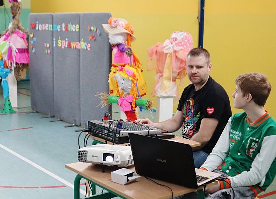 Powitanie wiosny w Szkole Podstawowej w Redkowicach.