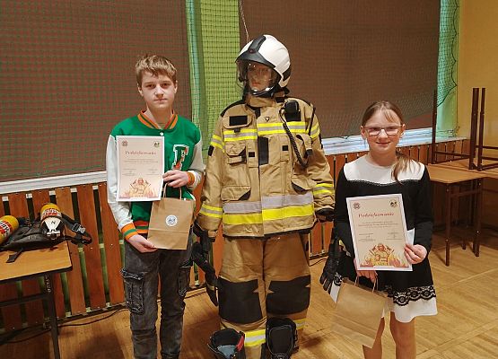 Turniej Wiedzy Pożarniczej "Młodzież Zapobiega Pożarom" w Nowej Wsi Lęborskiej.