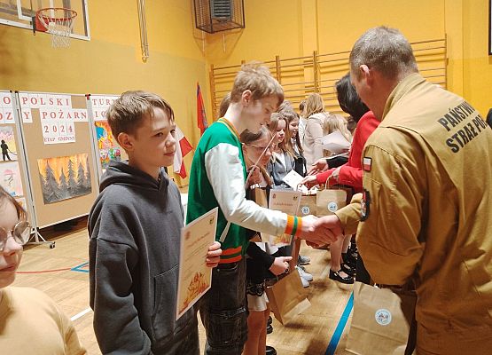 Turniej Wiedzy Pożarniczej "Młodzież Zapobiega Pożarom" w Nowej Wsi Lęborskiej.