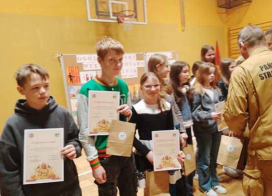 Turniej Wiedzy Pożarniczej "Młodzież Zapobiega Pożarom" w Nowej Wsi Lęborskiej.