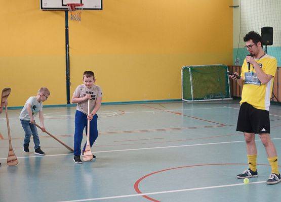 Dzień Kaszubski - SP w Redkowicach 22 kwietnia 2024 rok, rozgrywki w buczke.