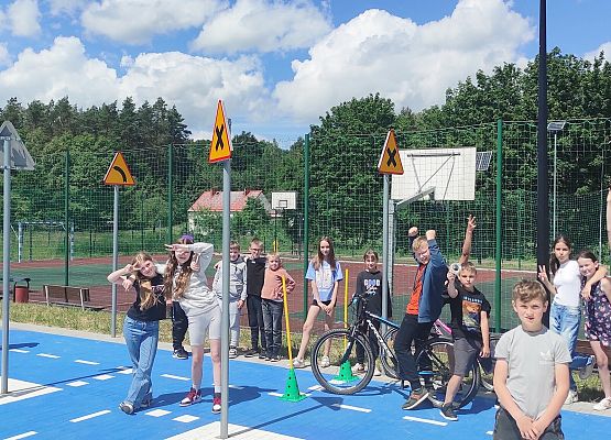 Egzaminy na kartę rowerową w Szkole Podstawowej w Redkowicach.