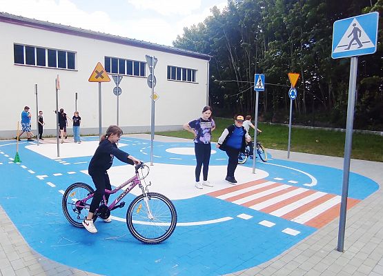 Egzaminy na kartę rowerową w Szkole Podstawowej w Redkowicach.