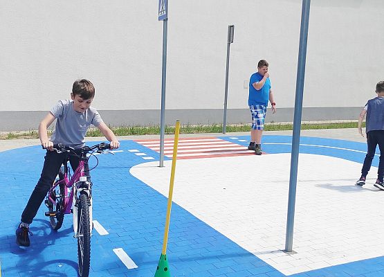 Egzaminy na kartę rowerową w Szkole Podstawowej w Redkowicach.