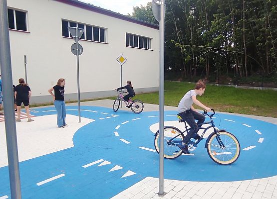 Egzaminy na kartę rowerową w Szkole Podstawowej w Redkowicach.