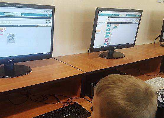 Zajęcia dodatkowe z informatyki i robotyki w SP Redkowice.