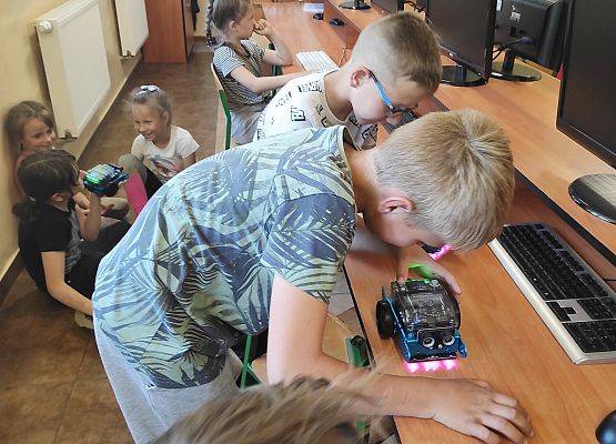 Zajęcia dodatkowe z informatyki i robotyki w SP Redkowice.