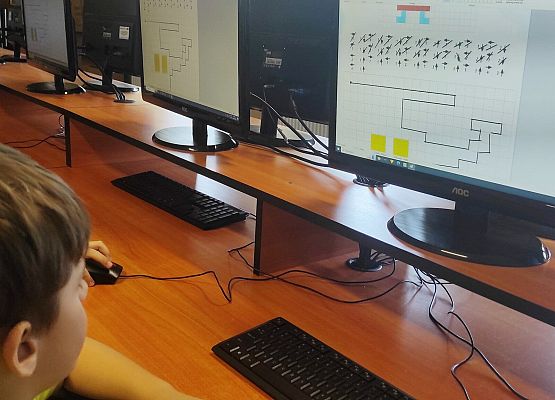 Zajęcia dodatkowe z informatyki i robotyki w SP Redkowice.