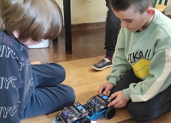 Zajęcia dodatkowe z informatyki i robotyki w SP Redkowice.